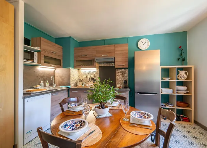 Les Volets Bleus Apartment