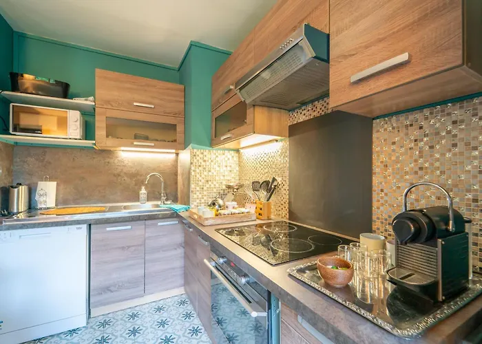 Les Volets Bleus Apartment *