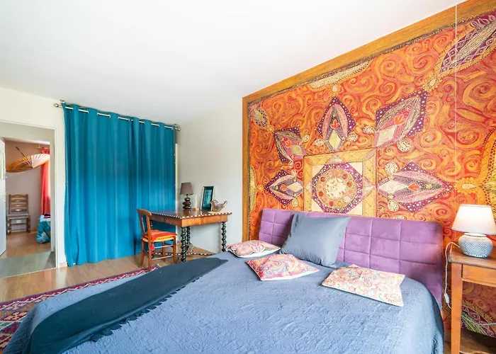 Les Volets Bleus Apartment *